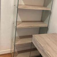 libreria legno e vetro molto bella