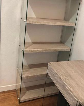 libreria legno e vetro molto bella