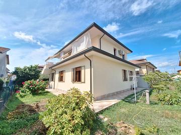 Spinea casa singola divisa in 2 appartamenti