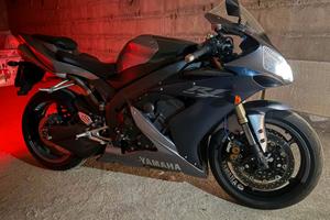R1 20v 