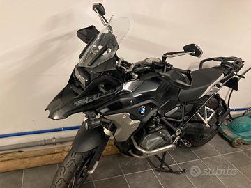 Bmw r1250gs con valige comprese