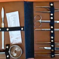set di strumenti generici o per dentisti o odontot