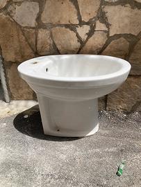Bidet da terra e 2 lavandini usati