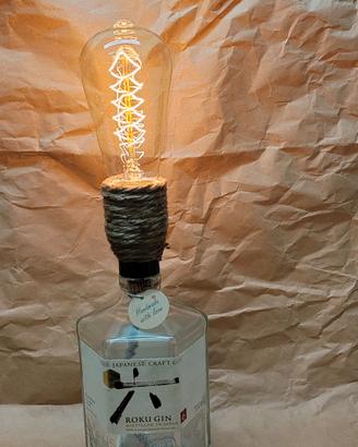 lampada con bottiglia roku gin