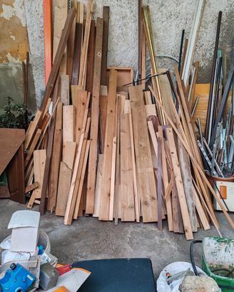 Lotto di materiale Legno e cavi elettrici 