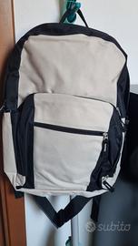 Zaino panna e nero con tracolla
