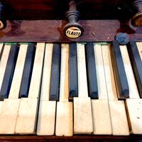 Harmonium a pedali antico