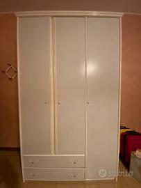 Armadio due vani con tre ante