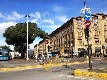 Immobile di 550 m² con 5 locali a Firenze