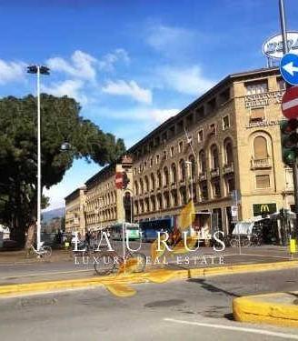 Immobile di 550 m² con 5 locali a Firenze