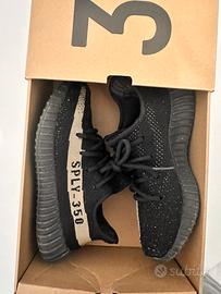 Yeezy boost 350 V2 black e green
