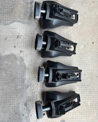 Set di 4 attacchi Thule Rapid System 757