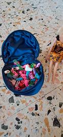 Barbie con vestiti e 100 scarpe