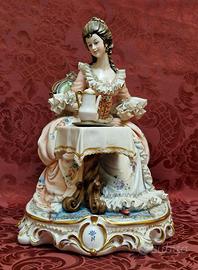 Dama al Thè in Porcellana di Capodimonte