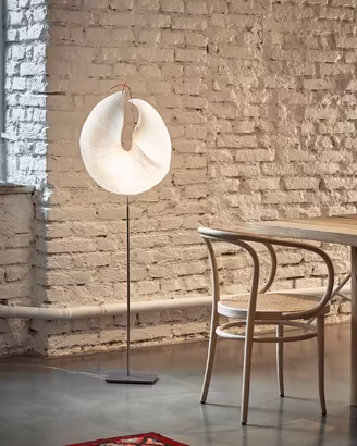 Lampada da terra Yoruba Rose Floor Ingo Maurer
