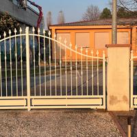 Cancello carraio e cancelletto pedonale