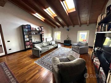 Casa indipendente di 1000 m² con più di 5 locali e