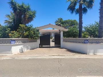 Tricase - Villa con giardino