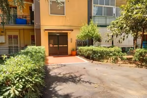 Stanza studio privato associato