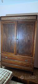 Armadio d'epoca primi ’900 con fregio decorativo