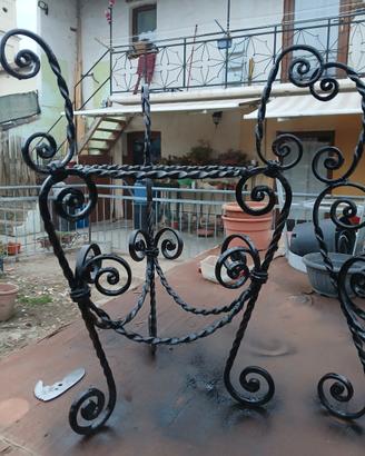 portavasi in ferro battuto 