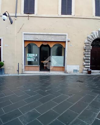 MONOLOCALE A SPOLETO