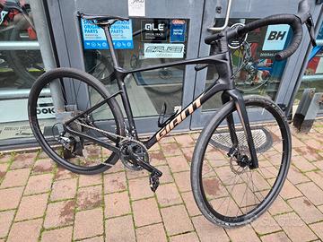 Giant Revolt Carbon gravel tg ML