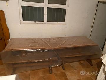 Tavolo Legno massello con panche e sedie