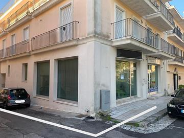 Locale commerciale a Casarano in Piazza Umberto I