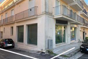 Locale commerciale a Casarano in Piazza Umberto I