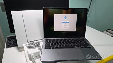 MacBook Air M2 8GbB RAM 256 SSD