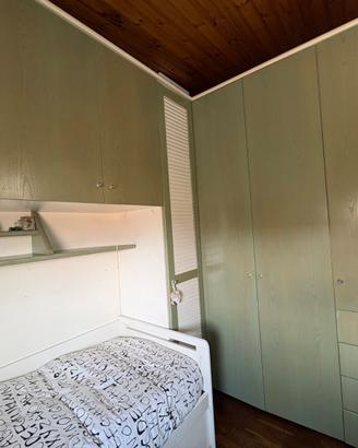 Cameretta bambini/ragazzi verde angolare con armad
