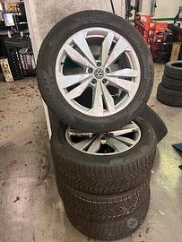 Cerchi in lega 19" VW ID4 con gomme invernali 80%