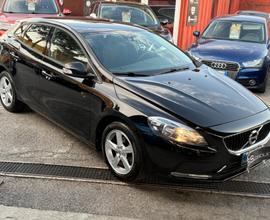 V40 D4 Momentum-unipro-rate-E6