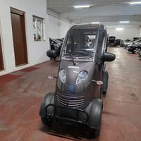 Cabin 4S Scooter Elettrico cabinato per persone di