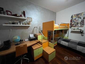 Camera completa letto a castello con scrivania