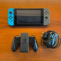 Nintendo Switch con caricabatterie