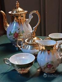 Set di tazze da tè in porcellana vintage.
