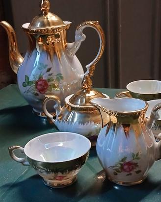 Set di tazze da tè in porcellana vintage.