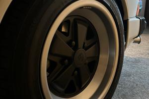 Treno gomme pneumatici Porsche 911