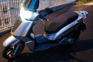 Kymco People 250