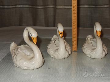 Cigni (numero 3) in porcellana bianca