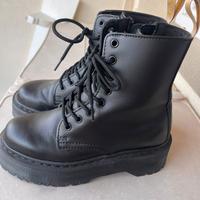 DR. Martens Jadon in pelle nera platform