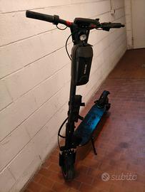 monopattino elettrico vivo