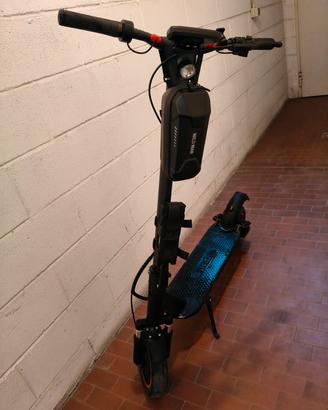 monopattino elettrico vivo