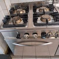 CUCINA 4 FUOCHI A GAS CON FORNO ELETTRICO