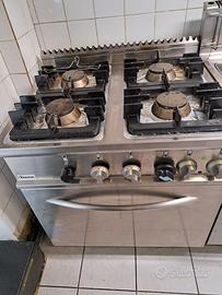 CUCINA 4 FUOCHI A GAS CON FORNO ELETTRICO