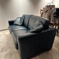 Divano in pelle blu