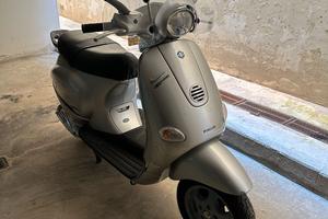 et4 150 vespa con ASI