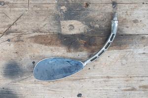 Specchietto cromato per moto lato destro